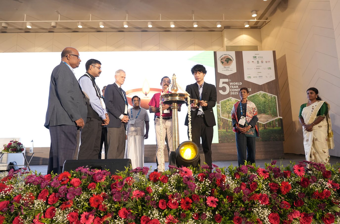 Fifth World Teak conference - KERALA FOREST RESERCH INSTITUTE